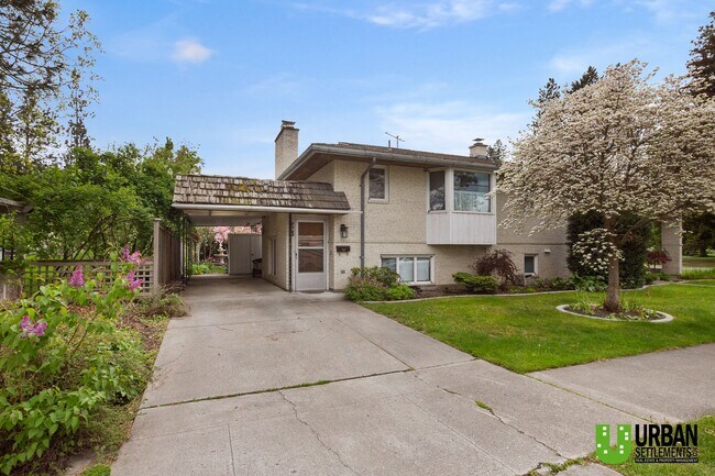 Primary Photo - 8 E 16th Ave