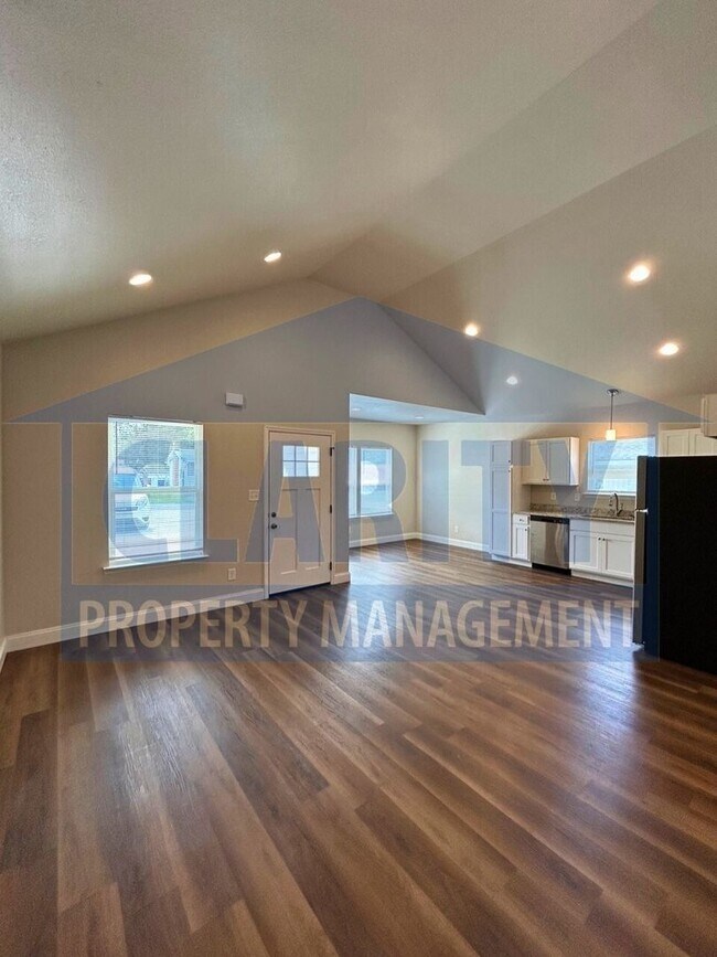 Building Photo - **DECEMBER FREE! APPLY TODAY!**