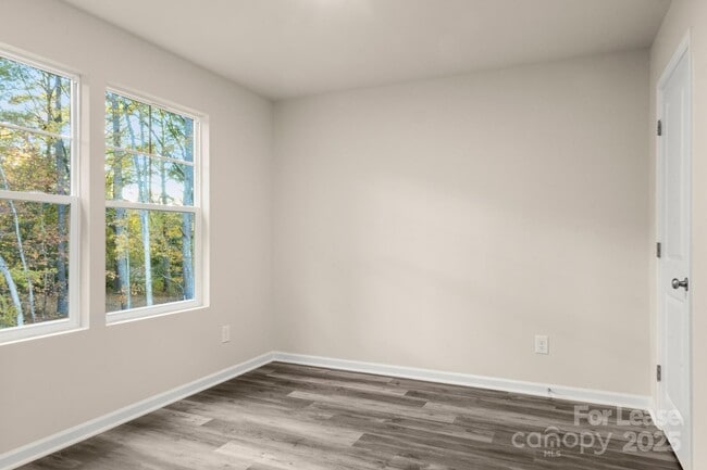 Building Photo - 990 Shearer Rd