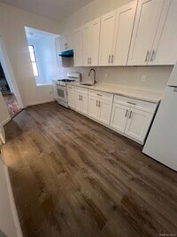 Building Photo - 97 Elm St