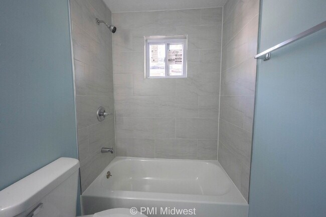 Building Photo - "Charming 3-Bed, 2-Bath Home in Indianapol...