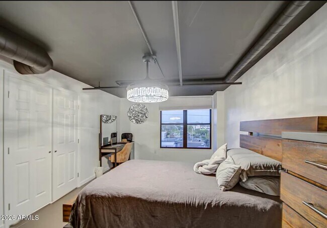 Building Photo - 535 W Thomas Rd