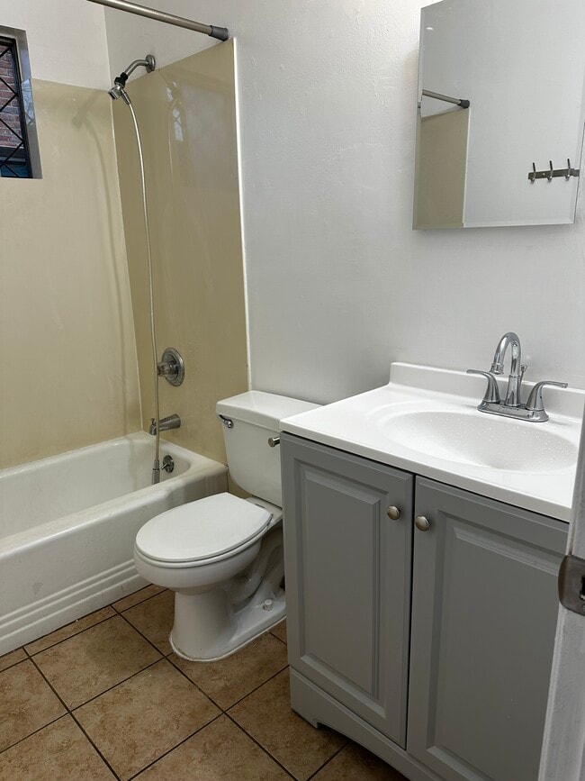 Building Photo - 1600 60th Ave