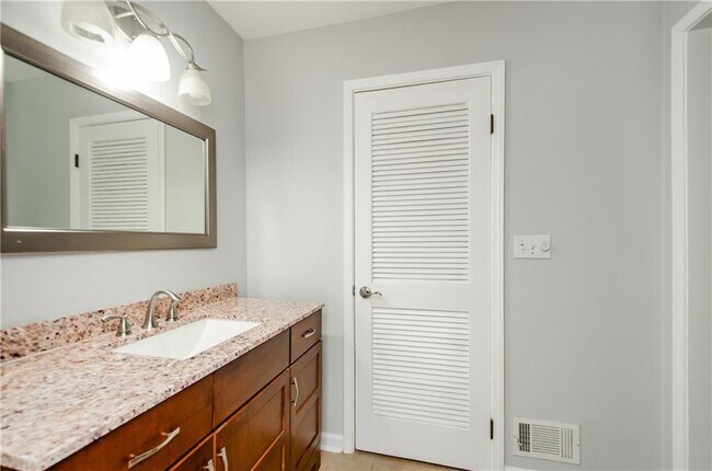 Building Photo - 3579 Midvale Forest Ct