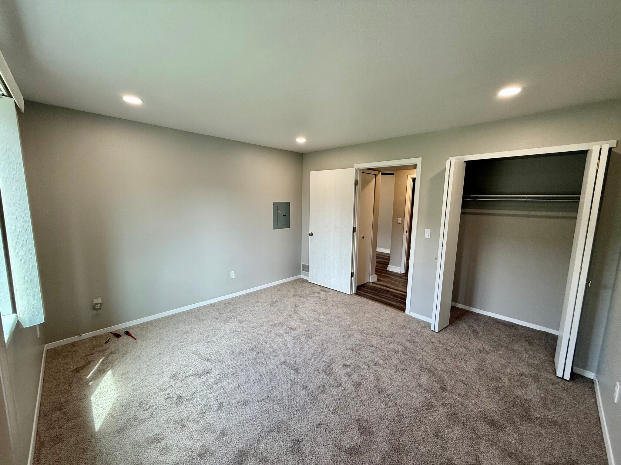 Building Photo - 380 Paradise Cir