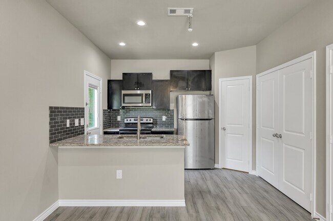 Building Photo - 11756 White Cedar St