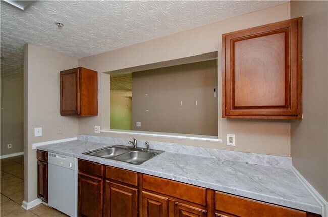 Building Photo - 10104 Fairington Ridge Cir