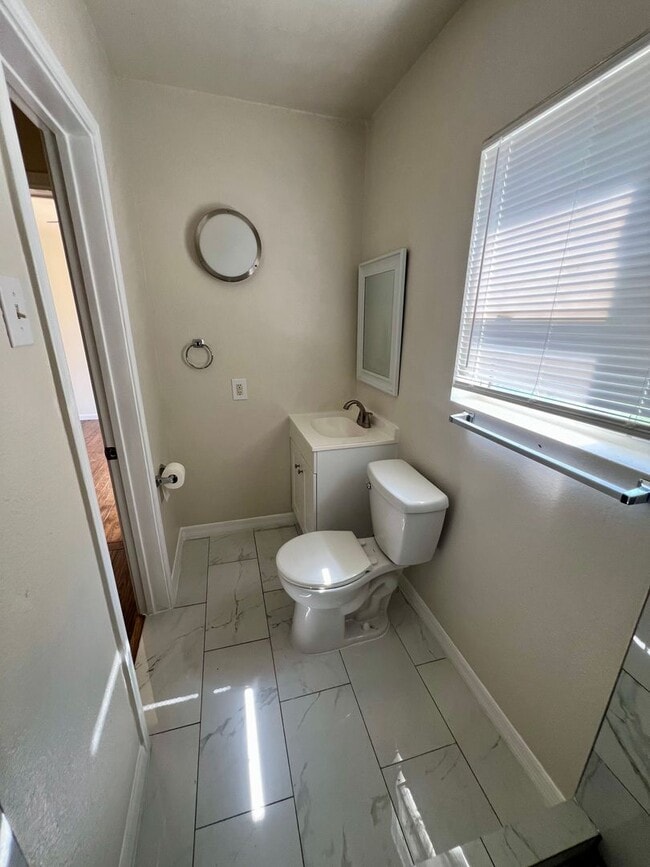 Building Photo - Cute 2/1 Home in West San Antonio