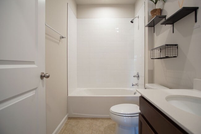 Building Photo - 3 Bedroom 2 Bathroom Single-Family Home No...