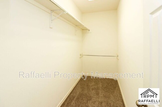 Building Photo - 6 Fernwood Dr