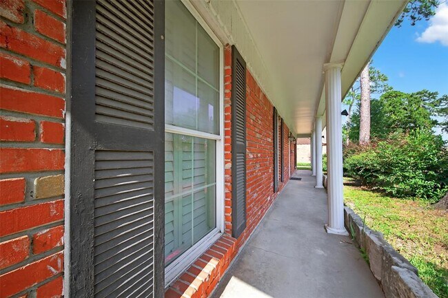 Building Photo - 10218 Oak Point Dr