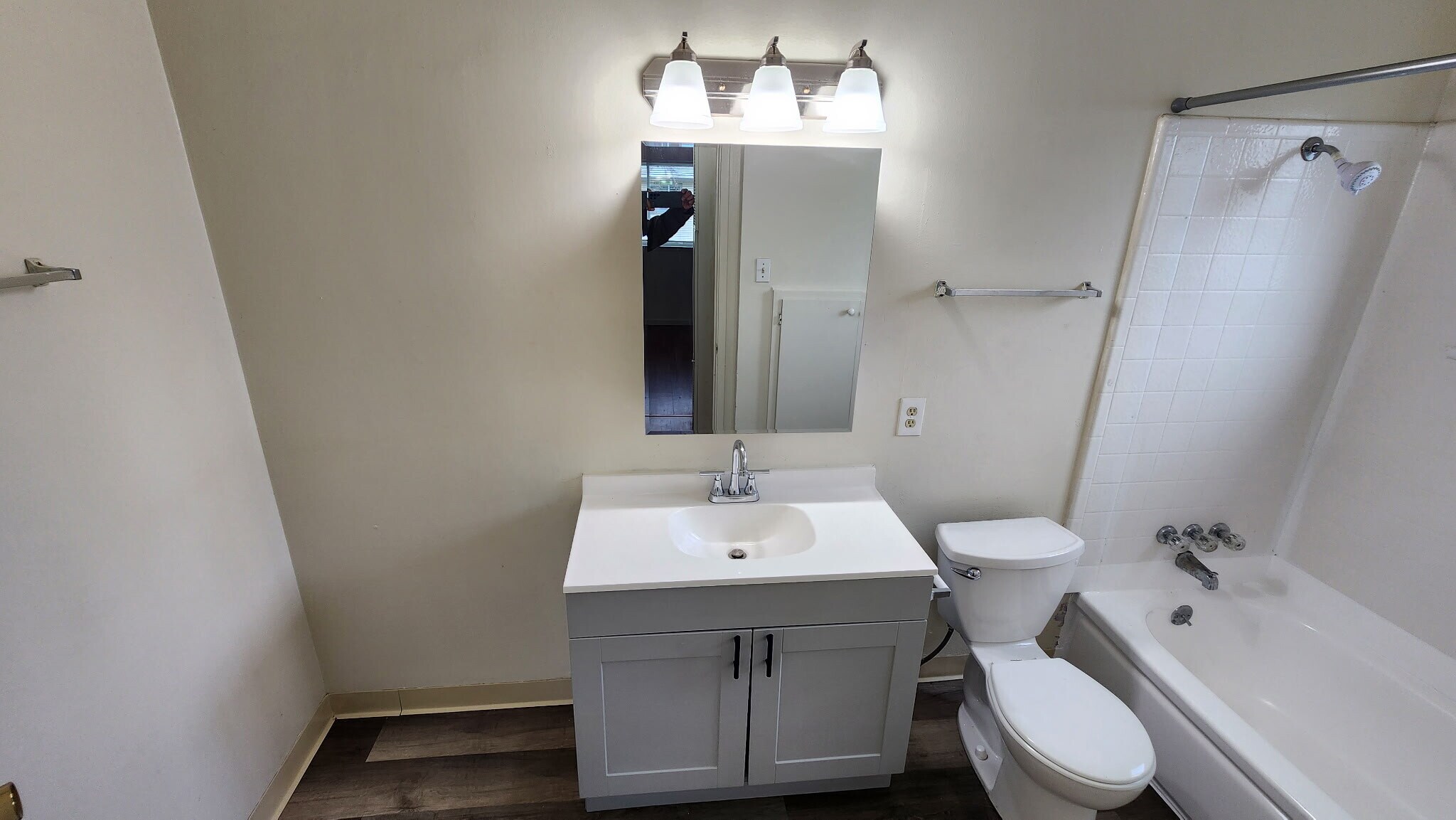 Building Photo - 4061 Park Center Ln