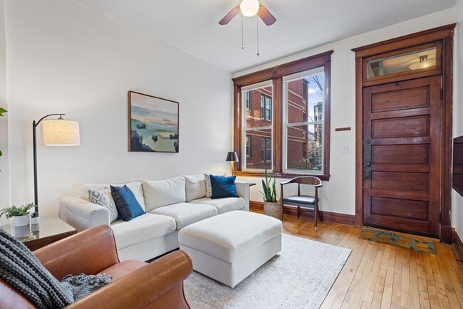Building Photo - Beautiful 2BD/1BTH Apartment on Rice St!