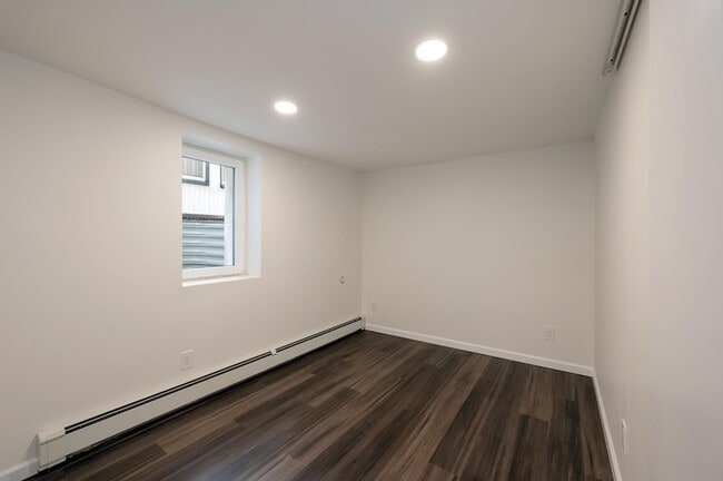 Building Photo - 124 Bentley Ave