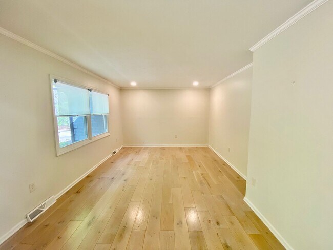 Building Photo - East AVL - Mid Century Modern Beauty in Bo...