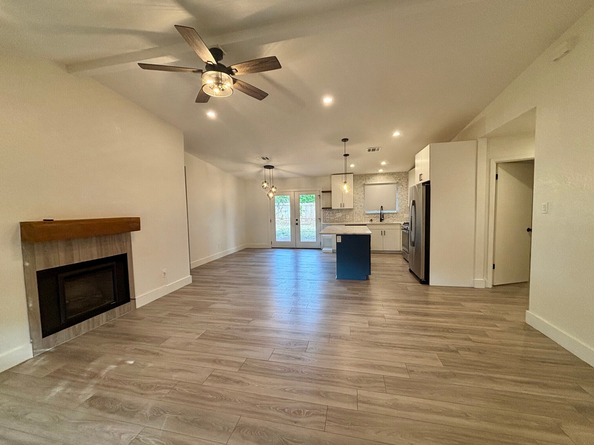 Spacious living and dining area - 7810 Copperas Dr