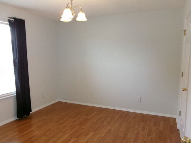 Building Photo - 3 bedroom, 2.5 bath home located in Bellegrove Preserve