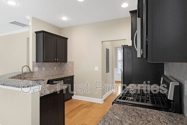 Building Photo - 5185 Celtic Dr