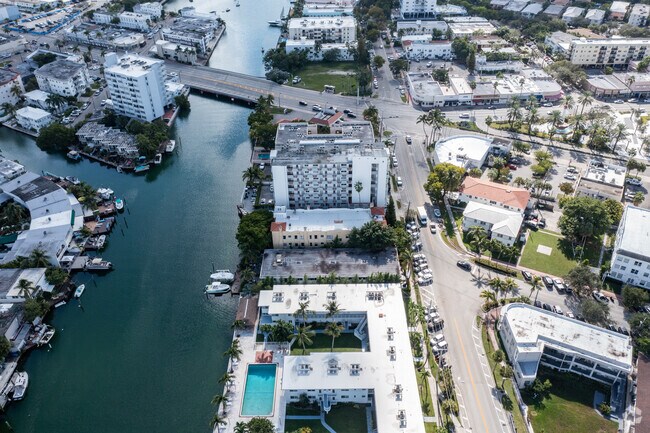 Aerial Photo - Knightsbridge Condominium