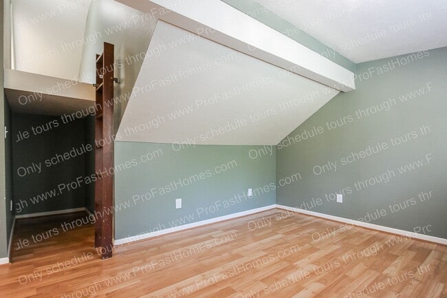 Building Photo - 7840 SW West Slope Dr