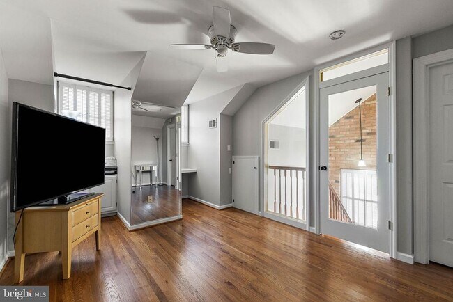 Building Photo - 2115 Fairfield Pl