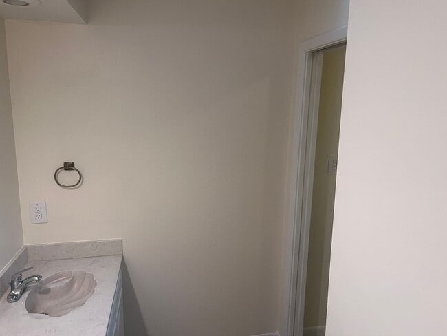 Building Photo - Brick 3/2/2 in Nice Denison Neighborhood O...