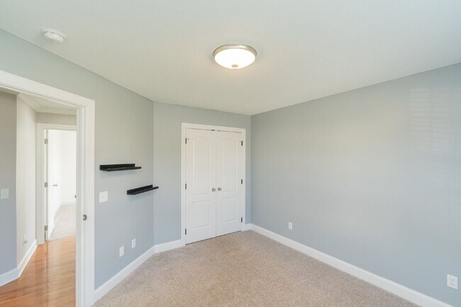 Building Photo - READY NOW!   Harrison Home with Finished Basement & Scenic Views