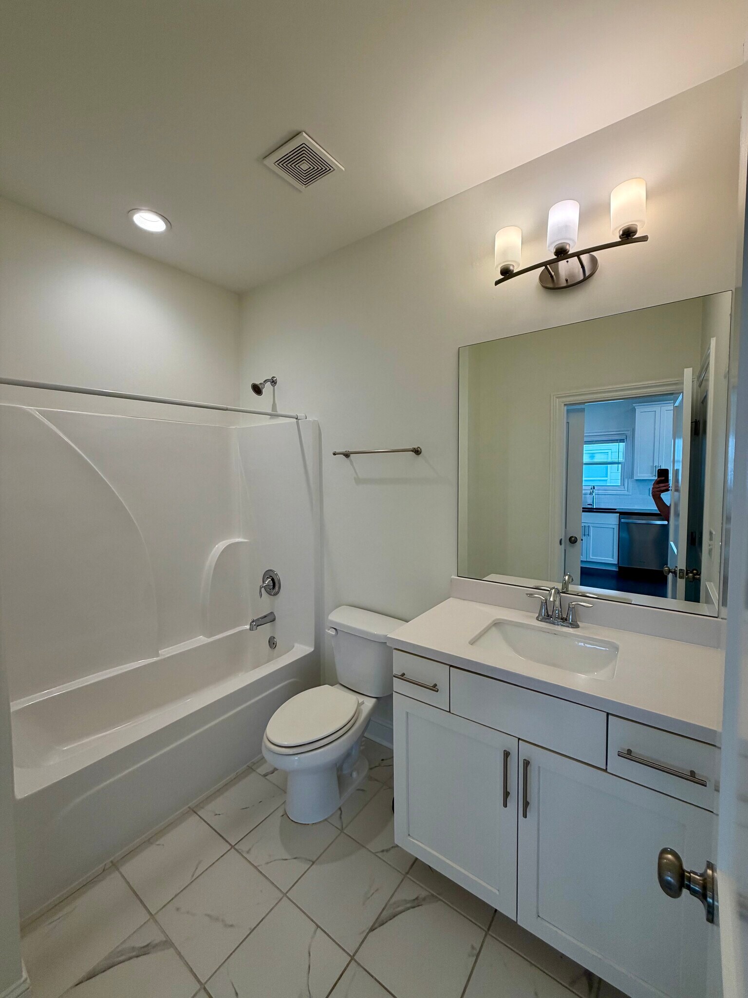 Building Photo - 1747 Stone Hedge Dr NW