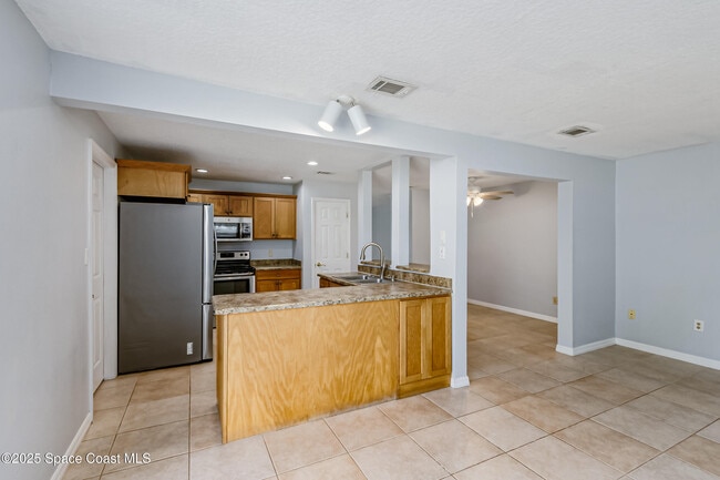 Building Photo - 460 Carissa Dr