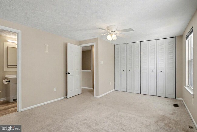 Building Photo - 1713 Chesterfield Square