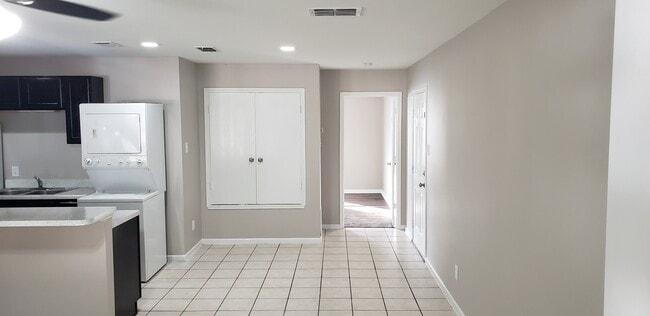 Building Photo - Deer Park Apartments - 1411