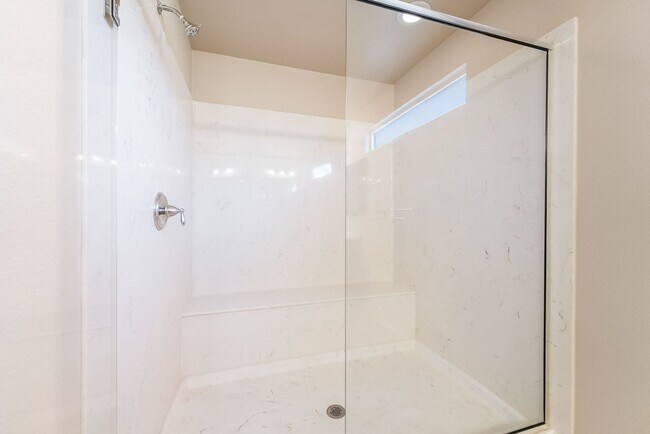 Building Photo - Upgraded Tri-Level Home on a Cul-de-Sac Lot in Southwest