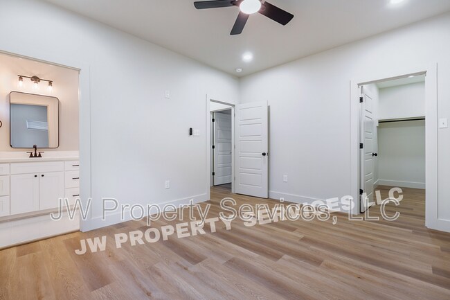 Building Photo - 3016 Spain St