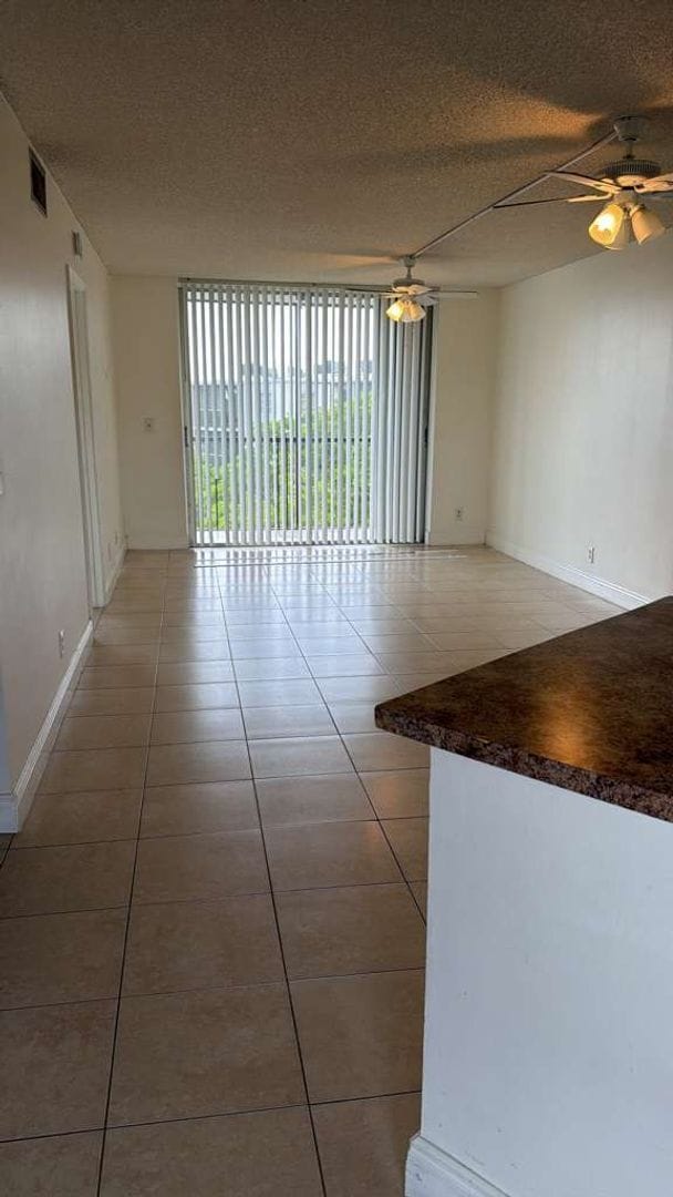 Building Photo - Spacious 2-bedroom apartment for rent in Miramar, FL.