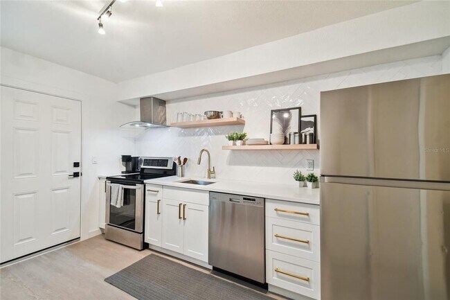 Building Photo - 6422 S Adelia Ave