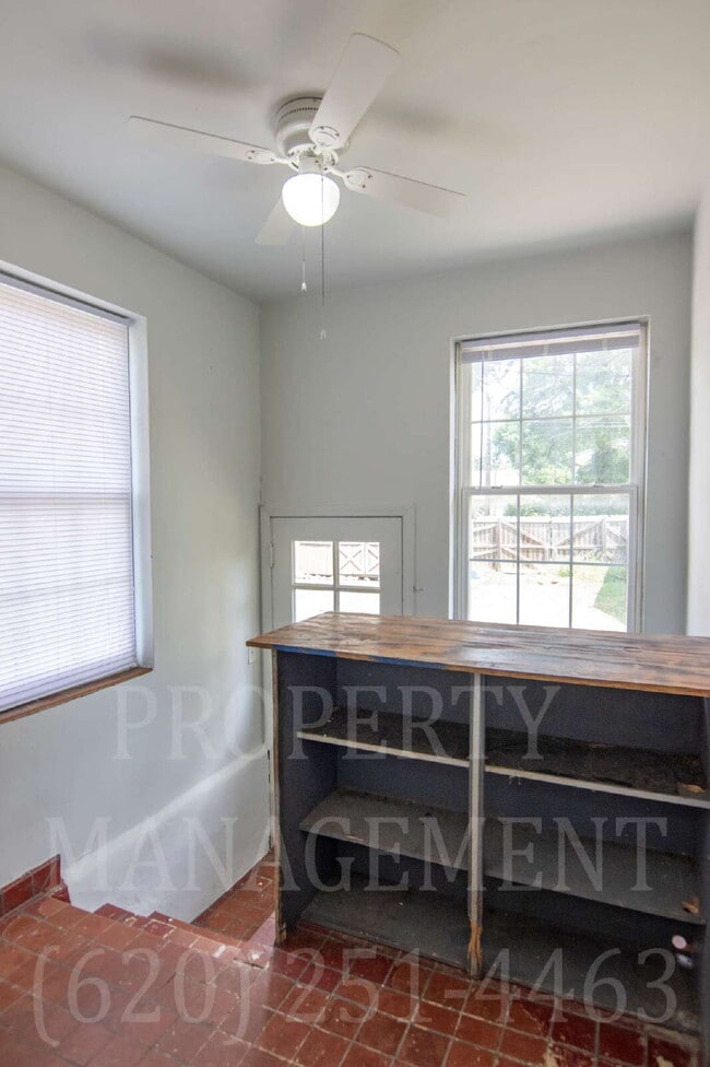 Building Photo - Spacious 4-Bedroom 2-Bathroom Home