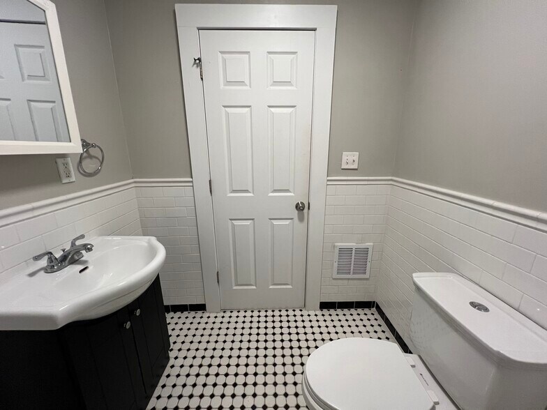 Building Photo - 7426 Dunedin St