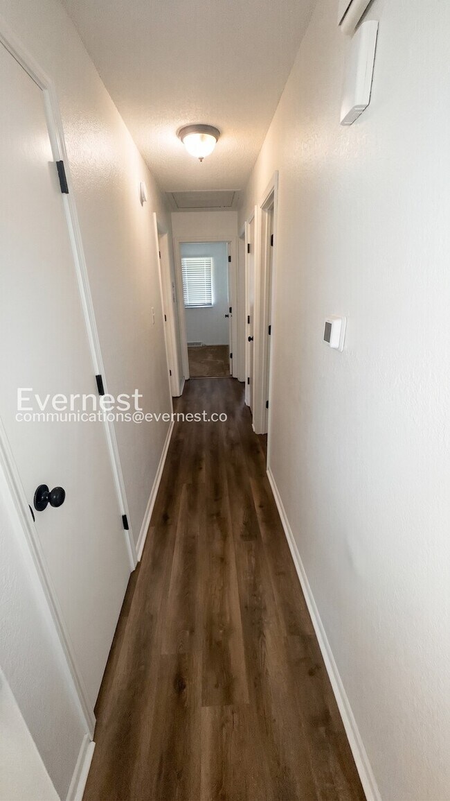 Building Photo - Beautiful 3-Bedroom Home with Modern Comforts / Pet-Friendly / Vouchers Accepted / Available Now!