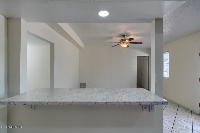 Building Photo - 10000 Jamaica St