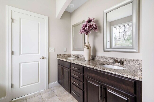 Building Photo - Luxurious 4-Bedroom Retreat with Third Floor Bonus Room & Fenced-in Backyard