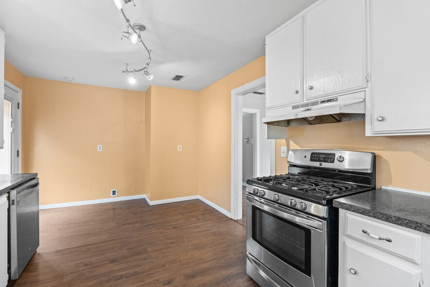Note: this room now has been freshly painted an Agreeable Grey color. - 335 E Long St