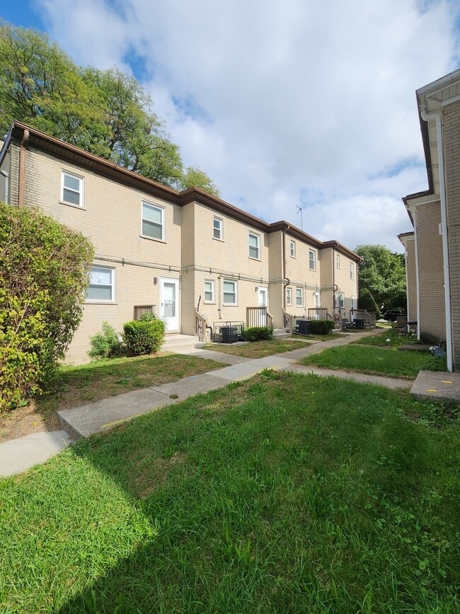 Building Photo - 1338 Wentworth Ave