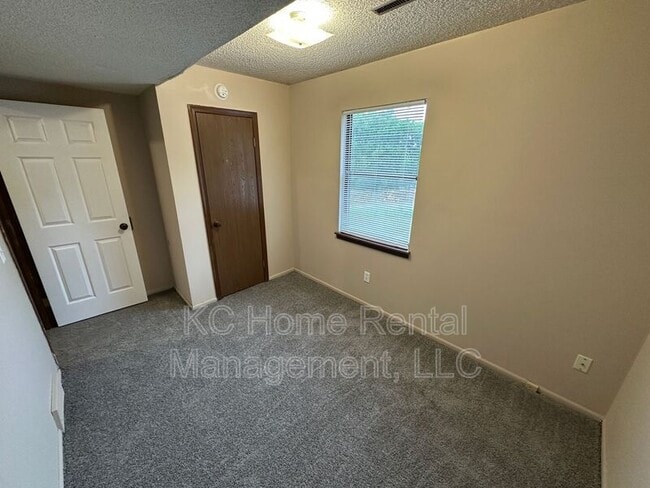 Building Photo - 426 Castle Dr