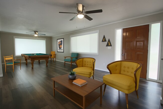 Building Photo - Updated Classic - Mid Century 4/2 2600 sf. All one level.