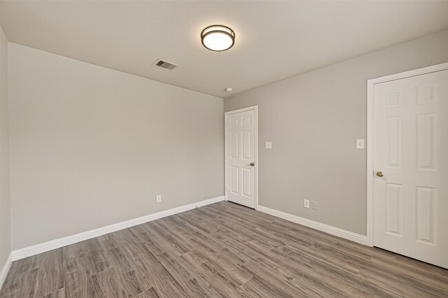 Building Photo - 12819 Wisteria Park Dr