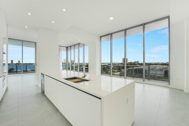 Building Photo - 220 Lake Shore Dr