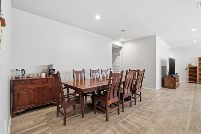 Building Photo - 11016 33rd Ave N