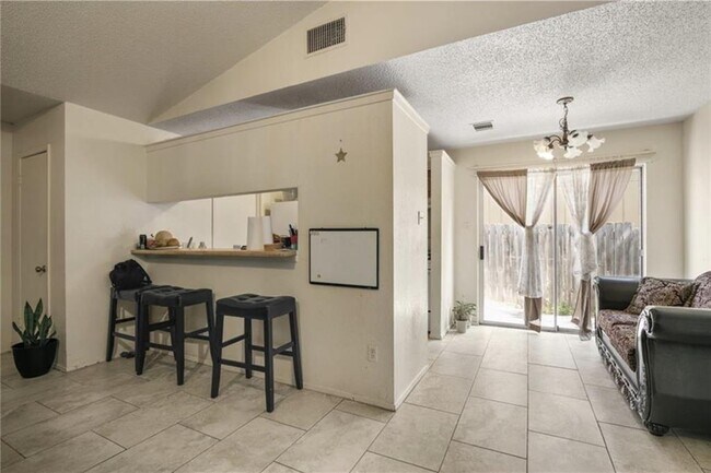 Building Photo - 517-519 Greenlawn Blvd