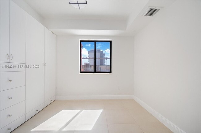 Building Photo - 671 Biltmore Way