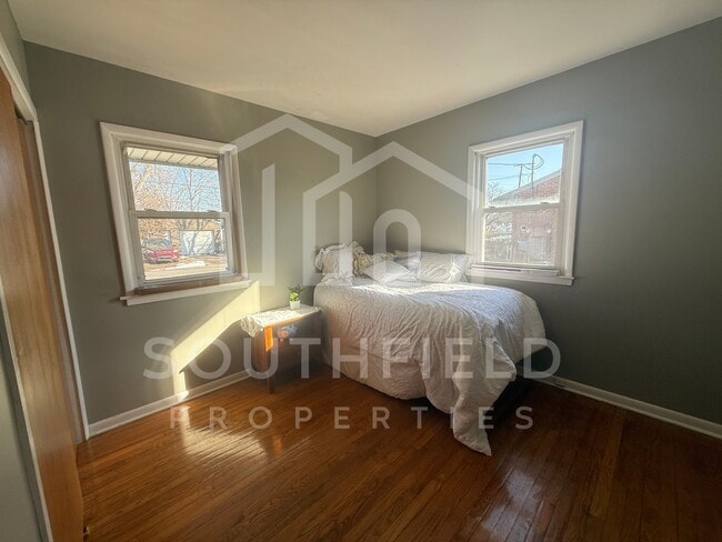 Building Photo - 5881 Elm St